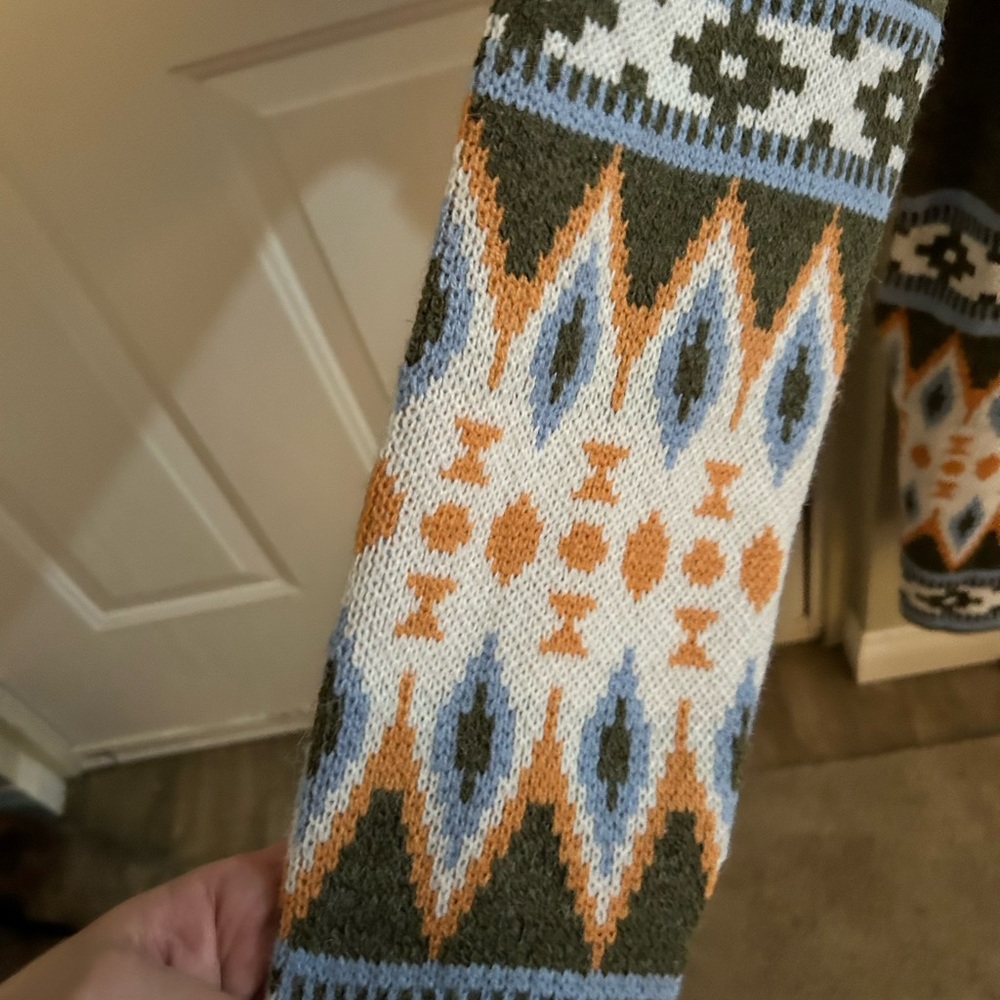 L Love southwestern cardigan. - Picture 4 of 4
